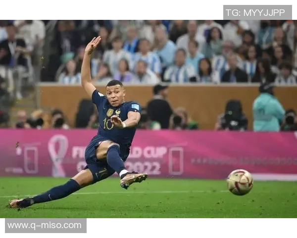 足球明星的诗意瞬间与激情时刻的唯美呈现 足球明星的诗意瞬间与激情时刻的唯美呈现